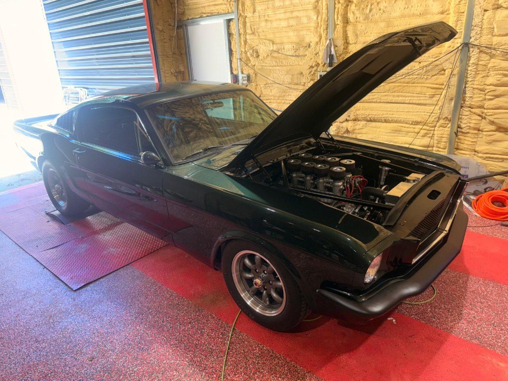 Green Mustang with stacked injection